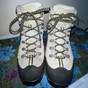 Women's Scarpa Size 8 Outdoor Boots-EUC